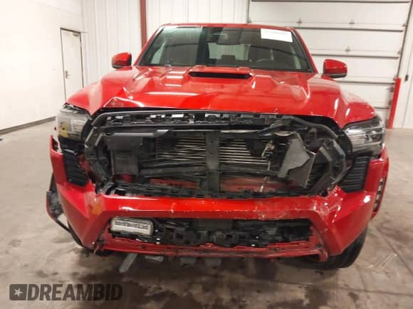 2024 Toyota Tacoma SR5 z VIN 3TYLB5JNXRT023878, wystawiony jako IAAI lot #43246001 z przebiegiem 9 321 mil mil oraz . Historia ofert i sprzedaży dostępna na DreamBid. Obrazek 6.