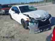 2020 Toyota Camry SE z VIN 4T1G11AK1LU964407, wystawiony jako IAAI lot #43108552 z przebiegiem 68 960 mil mil oraz . Historia ofert i sprzedaży dostępna na DreamBid. Obrazek 1.