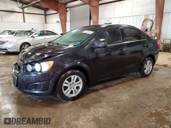 2015 Chevrolet Sonic LT z VIN 1G1JC5SB2F4115684, wystawiony jako Copart lot #50025305 z przebiegiem 204 015 mil mil oraz Czysty tytuł • Clean title. Historia ofert i sprzedaży dostępna na DreamBid. Obrazek 1.