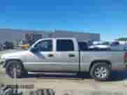 2005 GMC Sierra 1500 SLT z VIN 2GTEC13T251100136, wystawiony jako IAAI lot #41031903 z przebiegiem 440 920 mil mil oraz . Historia ofert i sprzedaży dostępna na DreamBid. Obrazek 14.