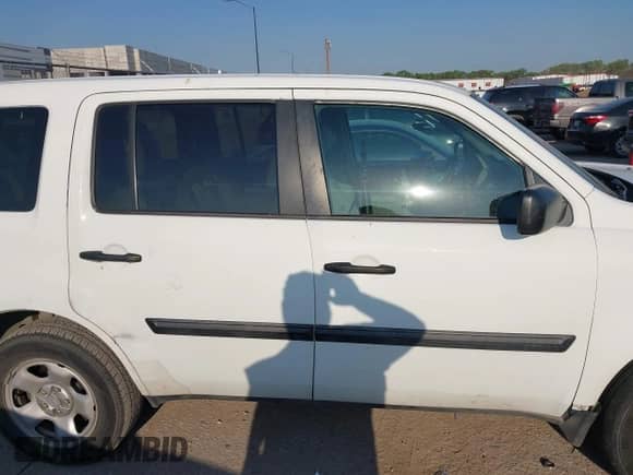 2015 Honda Pilot LX с VIN 5FNYF3H27FB028526, выставлен на аукционе IAAI как лот 43007701 с пробегом 151 344 миль миль и . История ставок и продаж доступна на DreamBid. Изображение 14.