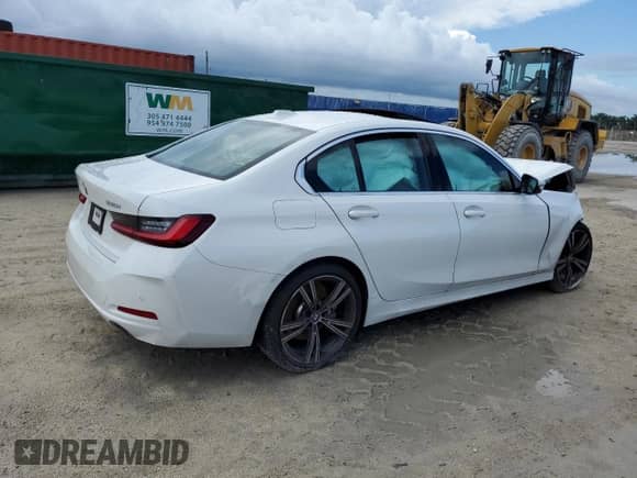 2023 BMW 3 Series 330i z VIN 3MW69FF0XP8D11071, wystawiony jako Copart lot #80536015 z przebiegiem 10 129 mil mil oraz Nie do naprawy • Non repairable. Historia ofert i sprzedaży dostępna na DreamBid. Obrazek 3.