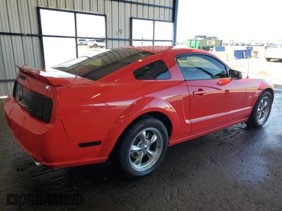 2006 Ford Mustang GT Deluxe с VIN 1ZVFT82H765120194, выставлен на аукционе Copart как лот 69232235 с пробегом 89 604 миль миль и Чистый • Clean title. История ставок и продаж доступна на DreamBid. Изображение 3.