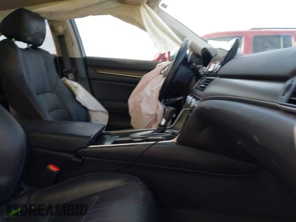 2018 Honda Accord Touring z VIN 1HGCV1F91JA065883, wystawiony jako IAAI lot #43093859 z przebiegiem 81 981 mil mil oraz . Historia ofert i sprzedaży dostępna na DreamBid. Obrazek 5.