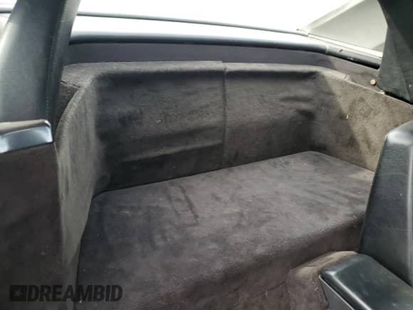 1991 Mercedes-Benz 500 z VIN WDBFA66E8MF015764, wystawiony jako Copart lot #90507715 z przebiegiem 74 915 mil mil oraz Czysty tytuł • Clean title. Historia ofert i sprzedaży dostępna na DreamBid. Obrazek 10.