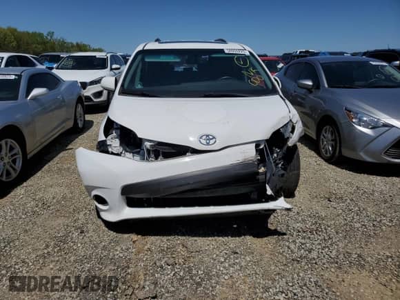 2017 Toyota Sienna SE with VIN 5TDXZ3DC0HS885822, listed as a Copart auction lot 50955225 with 70,079 mi miles and Salvage title. Bid and sale history available at DreamBid. Image 5.
