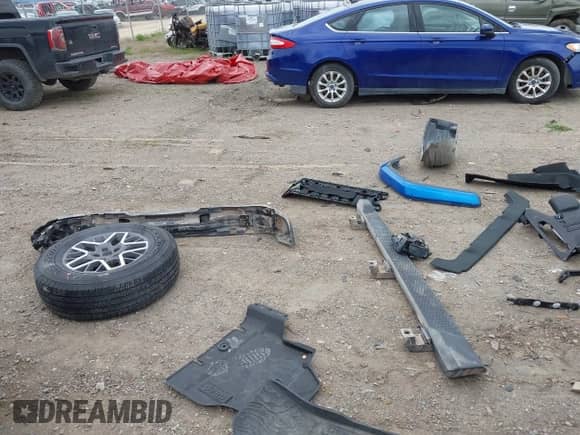 2024 Jeep Wrangler Sahara с VIN 1C4PJXEG0RW344058, выставлен на аукционе IAAI как лот 42261013 с пробегом 20 040 миль миль и . История ставок и продаж доступна на DreamBid. Изображение 19.