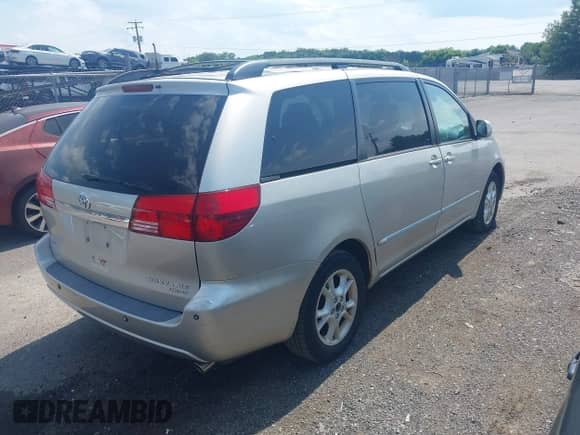2005 Toyota Sienna XLE z VIN 5TDZA22C65S371840, wystawiony jako IAAI lot #42749723 z przebiegiem 194 581 mil mil oraz . Historia ofert i sprzedaży dostępna na DreamBid. Obrazek 4.