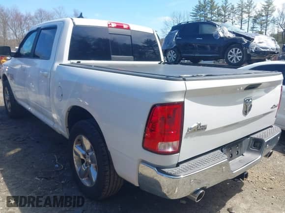 2019 Ram 1500 Big Horn z VIN 1C6RR7LT6KS689861, wystawiony jako IAAI lot #41995921 z przebiegiem 82 409 mil mil oraz . Historia ofert i sprzedaży dostępna na DreamBid. Obrazek 3.