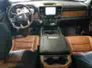 2022 Ram 1500 Longhorn z VIN 1C6SRFKT0NN411313, wystawiony jako Copart lot #45018705 z przebiegiem 30 949 mil mil oraz Szkoda całkowita • Salvage title. Historia ofert i sprzedaży dostępna na DreamBid. Obrazek 8.