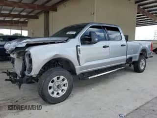 2024 Ford F-250 XL z VIN 1FT7W2BAXREE62922, wystawiony jako Copart lot #90459185 z przebiegiem 22 532 mil mil oraz Szkoda całkowita • Salvage title. Historia ofert i sprzedaży dostępna na DreamBid. Obrazek 1.