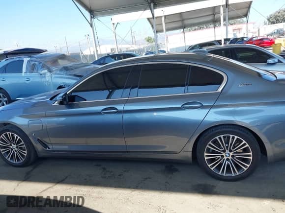 2019 BMW 5 Series 530e с VIN WBAJA9C51KB254009, выставлен на аукционе IAAI как лот 42650685 с пробегом 51 461 миль миль и . История ставок и продаж доступна на DreamBid. Изображение 15.