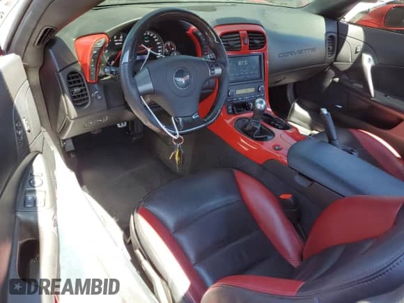 2007 Chevrolet Corvette Z06 с VIN 1G1YY26E575127469, выставлен на аукционе Copart как лот 62648745 с пробегом 19 670 миль миль и Списание • Salvage title. История ставок и продаж доступна на DreamBid. Изображение 8.