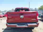 2019 Ram 1500 Big Horn z VIN 1C6RRFFGXKN720097, wystawiony jako IAAI lot #42483480 z przebiegiem 64 633 mil mil oraz . Historia ofert i sprzedaży dostępna na DreamBid. Obrazek 17.