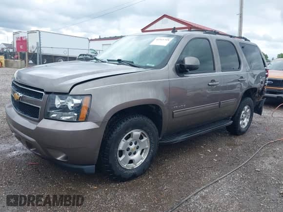 2014 Chevrolet Tahoe LS с VIN 1GNSKAE00ER164649, выставлен на аукционе IAAI как лот 42311719 с пробегом 204 275 миль миль и . История ставок и продаж доступна на DreamBid. Изображение 2.