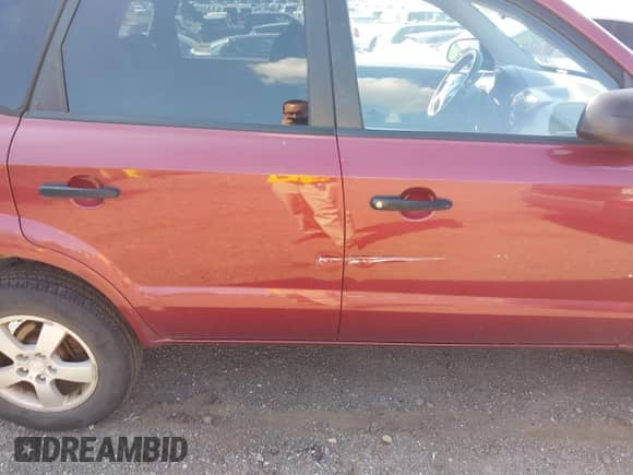 2005 Hyundai Tucson GL z VIN KM8JM12B75U066943, wystawiony jako IAAI lot #42947669 z przebiegiem 163 853 mil mil oraz . Historia ofert i sprzedaży dostępna na DreamBid. Obrazek 6.