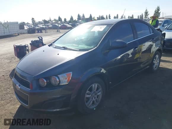 2013 Chevrolet Sonic LT с VIN 1G1JC5SHXD4214528, выставлен на аукционе IAAI как лот 43177850 с пробегом 133 729 миль миль и . История ставок и продаж доступна на DreamBid. Изображение 17.