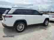 2025 Jeep Grand Cherokee Laredo X z VIN 1C4RJGAG5SC290133, wystawiony jako Copart lot #64643905 z przebiegiem 3 763 mil mil oraz Szkoda całkowita • Salvage title. Historia ofert i sprzedaży dostępna na DreamBid. Obrazek 3.