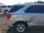 2013 Chevrolet Equinox LS z VIN 2GNALBEK8D6111997, wystawiony jako IAAI lot #42560318 z przebiegiem 152 243 mil mil oraz . Historia ofert i sprzedaży dostępna na DreamBid. Obrazek 19.