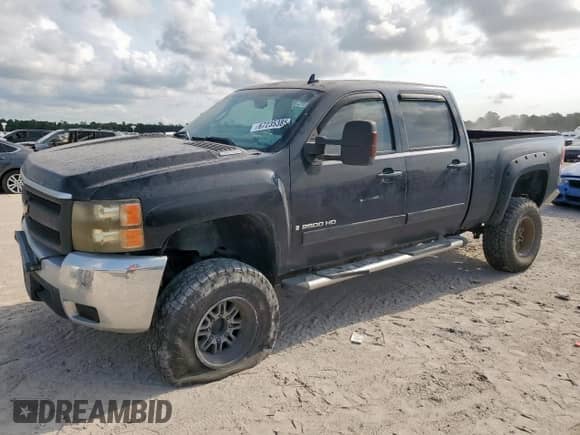 2007 Chevrolet Silverado 2500HD 2LT z VIN 1GCHK23687F506319, wystawiony jako Copart lot #67235385 z przebiegiem 182 255 mil mil oraz Szkoda całkowita • Salvage title. Historia ofert i sprzedaży dostępna na DreamBid. Obrazek 1.