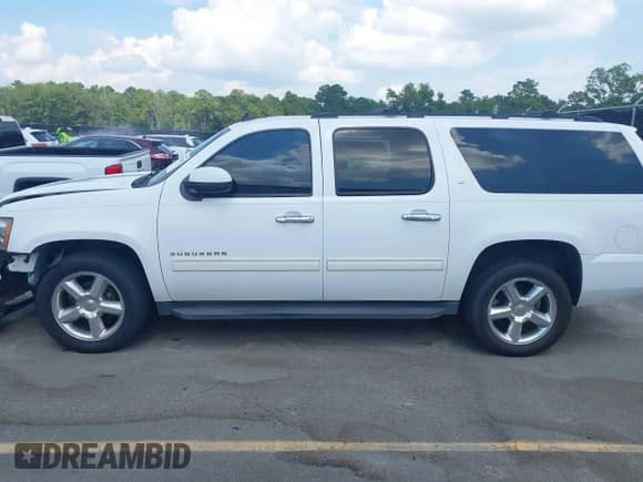2013 Chevrolet Suburban LT с VIN 1GNSCJE08DR325101, выставлен на аукционе IAAI как лот 42835198 с пробегом 173 643 миль миль и . История ставок и продаж доступна на DreamBid. Изображение 14.