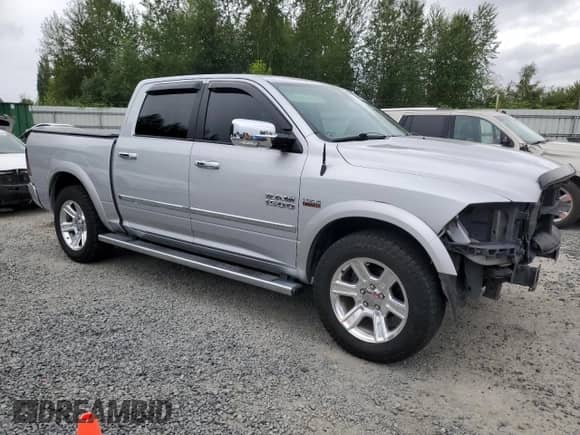 2015 Ram 1500 Laramie Limited z VIN 1C6RR7PT9FS556253, wystawiony jako Copart lot #65618915 z przebiegiem 126 110 mil mil oraz Szkoda całkowita • Salvage title. Historia ofert i sprzedaży dostępna na DreamBid. Obrazek 4.
