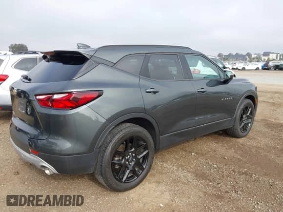 2020 Chevrolet Blazer LT z VIN 3GNKBCRS8LS537972, wystawiony jako IAAI lot #43260979 z przebiegiem 103 372 mil mil oraz . Historia ofert i sprzedaży dostępna na DreamBid. Obrazek 4.