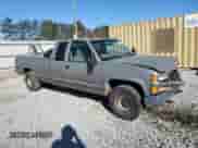 1998 Chevrolet Silverado 2500 z VIN 1GCGC29R8WE255672, wystawiony jako Copart lot #46235455 z przebiegiem 325 923 mil mil oraz Szkoda całkowita • Salvage title. Historia ofert i sprzedaży dostępna na DreamBid. Obrazek 4.