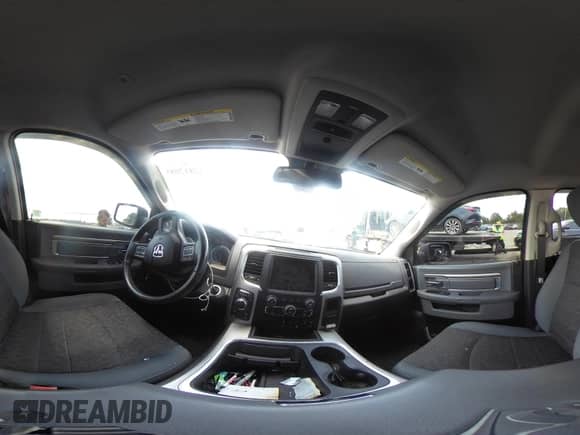 2018 Ram 1500 Big Horn z VIN 1C6RR7LT9JS335783, wystawiony jako IAAI lot #42812085 z przebiegiem 91 239 mil mil oraz . Historia ofert i sprzedaży dostępna na DreamBid. Obrazek 19.