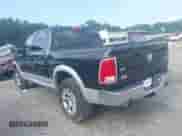 2015 Ram 1500 Laramie z VIN 1C6RR7NT3FS718378, wystawiony jako IAAI lot #42783033 z przebiegiem 106 361 mil mil oraz . Historia ofert i sprzedaży dostępna na DreamBid. Obrazek 3.