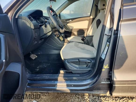 2020 Volkswagen Tiguan S с VIN 3VV0B7AX6LM057871, выставлен на аукционе Copart как лот 68898595 с пробегом 27 496 миль миль и На запчасти • Non repairable. История ставок и продаж доступна на DreamBid. Изображение 13.