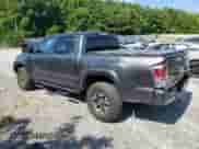 2022 Toyota Tacoma SR z VIN 3TMCZ5AN1NM502157, wystawiony jako Copart lot #63388555 z przebiegiem 42 376 mil mil oraz Szkoda całkowita • Salvage title. Historia ofert i sprzedaży dostępna na DreamBid. Obrazek 2.