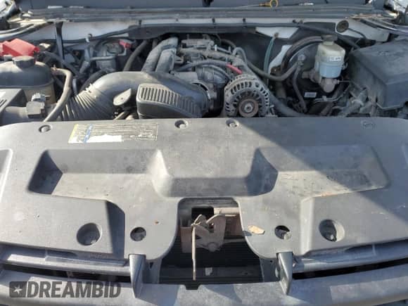 2011 GMC Sierra 1500 SL z VIN 1GTR2UEA7BZ189576, wystawiony jako Copart lot #43906845 z przebiegiem 190 607 mil mil oraz Czysty tytuł • Clean title. Historia ofert i sprzedaży dostępna na DreamBid. Obrazek 11.