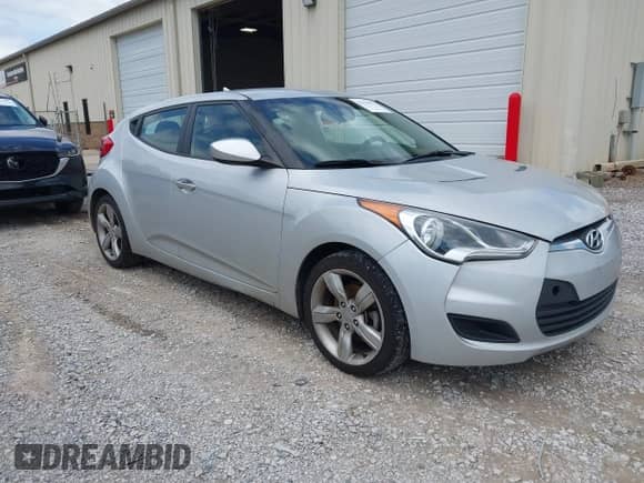 2013 Hyundai Veloster w/Gray Int z VIN KMHTC6AD2DU162201, wystawiony jako IAAI lot #42370497 z przebiegiem 112 551 mil mil oraz . Historia ofert i sprzedaży dostępna na DreamBid. Obrazek 1.
