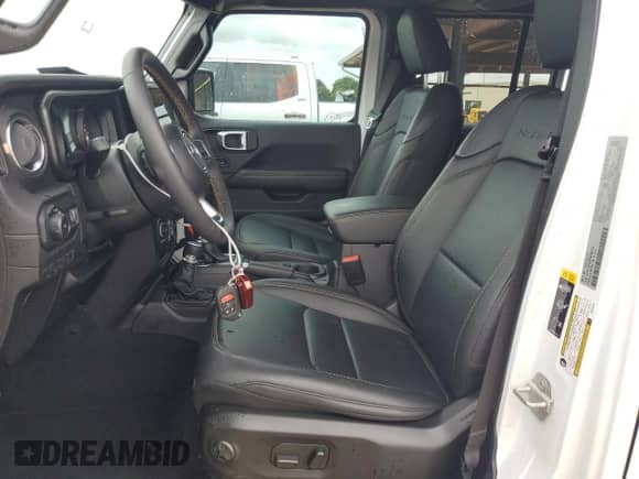 2024 Jeep Wrangler Sahara z VIN 1C4PJXEN6RW298153, wystawiony jako Copart lot #61610415 z przebiegiem 11 276 mil mil oraz Szkoda całkowita • Salvage title. Historia ofert i sprzedaży dostępna na DreamBid. Obrazek 7.