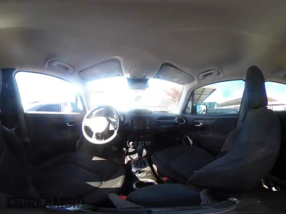 2017 Jeep Renegade Latitude z VIN ZACCJABB5HPF45504, wystawiony jako IAAI lot #42486270 z przebiegiem 67 610 mil mil oraz . Historia ofert i sprzedaży dostępna na DreamBid. Obrazek 19.