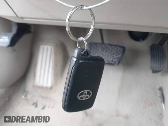 2011 Toyota Camry XLE with VIN 4T1BK3EK1BU617817, listed as a IAAI auction lot 43308171 with 185,834 mi miles and . Bid and sale history available at DreamBid. Image 11.