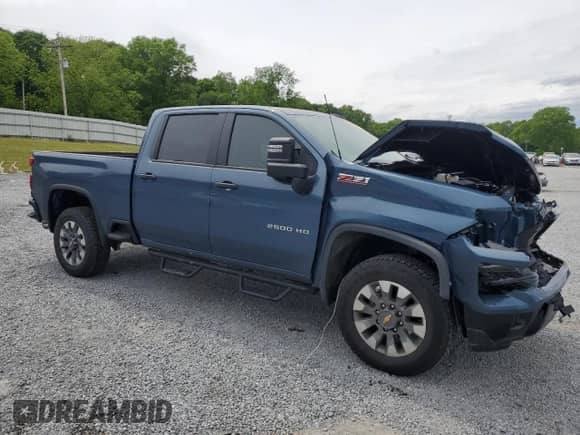 2025 Chevrolet Silverado 2500HD Custom z VIN 1GC4KME73SF130511, wystawiony jako Copart lot #53620985 z przebiegiem 2 068 mil mil oraz Szkoda całkowita • Salvage title. Historia ofert i sprzedaży dostępna na DreamBid. Obrazek 4.