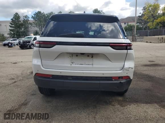 2024 Jeep Grand Cherokee Altitude z VIN 1C4RJGAG7R8555020, wystawiony jako Copart lot #81251305 z przebiegiem 38 445 mil mil oraz Szkoda całkowita • Salvage title. Historia ofert i sprzedaży dostępna na DreamBid. Obrazek 6.