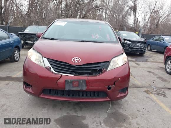 2013 Toyota Sienna LE AAS с VIN 5TDKK3DC8DS293271, выставлен на аукционе IAAI как лот 41155471 с пробегом 130 811 миль миль и . История ставок и продаж доступна на DreamBid. Изображение 6.