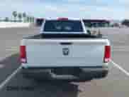 2018 Ram 1500 Tradesman z VIN 1C6RR6FG9JS261922, wystawiony jako IAAI lot #41860338 z przebiegiem 41 016 mil mil oraz . Historia ofert i sprzedaży dostępna na DreamBid. Obrazek 16.