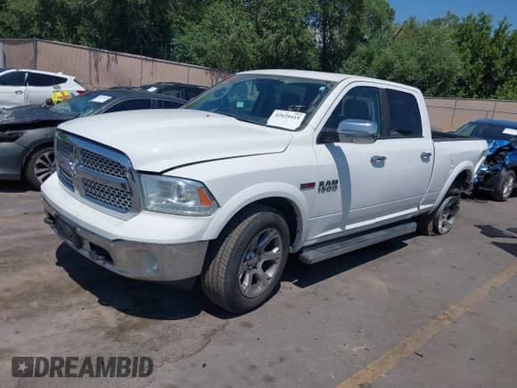 2014 Ram 1500 Laramie z VIN 1C6RR7VM1ES312946, wystawiony jako IAAI lot #42620415 z przebiegiem 163 405 mil mil oraz . Historia ofert i sprzedaży dostępna na DreamBid. Obrazek 2.