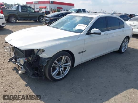 2015 BMW 7 Series 750Li с VIN WBAYE8C53FD781301, выставлен на аукционе IAAI как лот 42997705 с пробегом 159 173 миль миль и . История ставок и продаж доступна на DreamBid. Изображение 17.