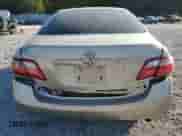 2007 Toyota Camry XLE z VIN 4T1BE46K27U029542, wystawiony jako Copart lot #71524365 z przebiegiem 185 774 mil mil oraz Szkoda całkowita • Salvage title. Historia ofert i sprzedaży dostępna na DreamBid. Obrazek 6.