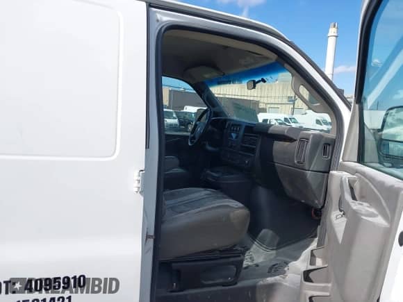 2016 Chevrolet Express Cargo with VIN 1GCWGBFF6G1154276, listed as a IAAI auction lot 41523966 with 70,558 mi miles and . Bid and sale history available at DreamBid. Image 5.