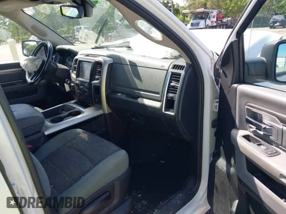 2020 Ram 1500 SLT z VIN 1C6RR6TT0LS135369, wystawiony jako IAAI lot #42567491 z przebiegiem 91 591 mil mil oraz . Historia ofert i sprzedaży dostępna na DreamBid. Obrazek 5.