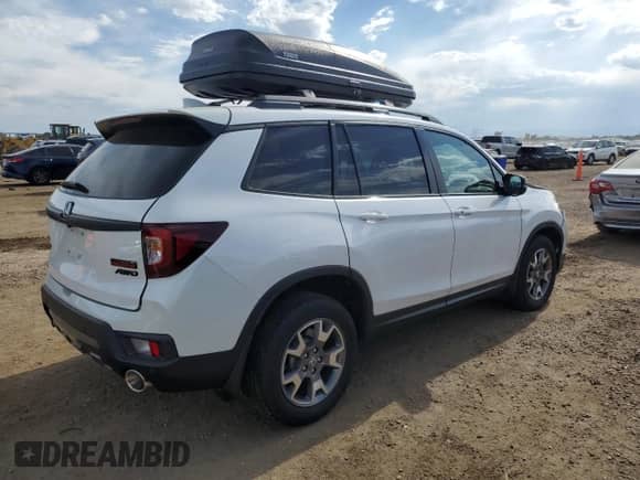 2023 Honda Passport TrailSport z VIN 5FNYF8H62PB024949, wystawiony jako Copart lot #66750385 z przebiegiem 22 696 mil mil oraz Szkoda całkowita • Salvage title. Historia ofert i sprzedaży dostępna na DreamBid. Obrazek 3.