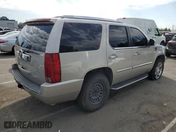 2007 Cadillac Escalade with VIN 1GYFK63887R225050, listed as a Copart auction lot 81780695 with 142,965 mi miles and Clean title. Bid and sale history available at DreamBid. Image 3.