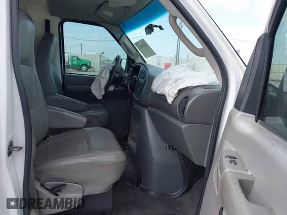 2007 Ford Econoline Cargo Commercial with VIN 1FTNE24L27DA28456, listed as a IAAI auction lot 42053832 with 300,449 mi miles and . Bid and sale history available at DreamBid. Image 5.