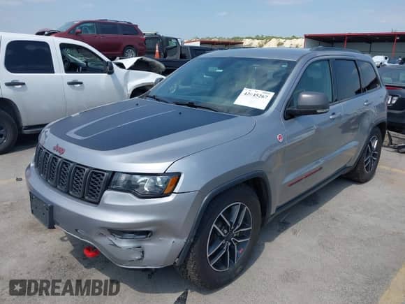 2019 Jeep Grand Cherokee Trailhawk z VIN 1C4RJFLG3KC771909, wystawiony jako IAAI lot #42045267 z przebiegiem 108 084 mil mil oraz . Historia ofert i sprzedaży dostępna na DreamBid. Obrazek 2.